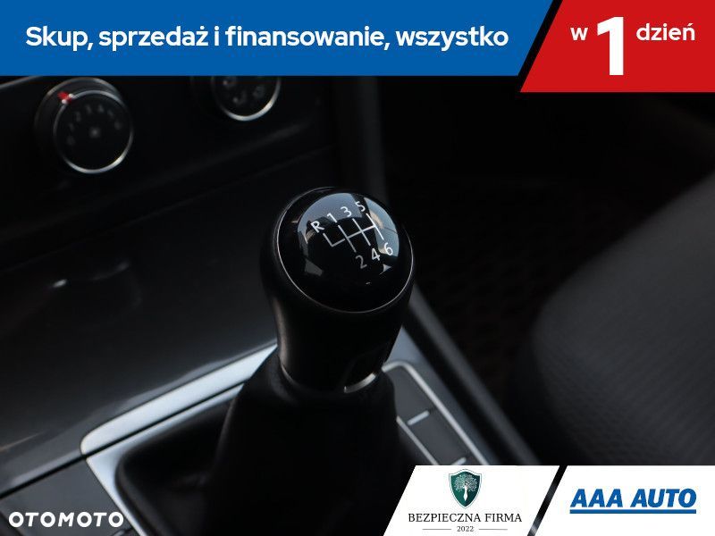 Volkswagen Golf - 17