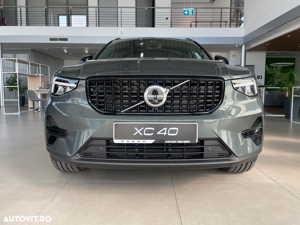 Volvo XC 40 B3 AT FWD MHEV Plus Dark - 2