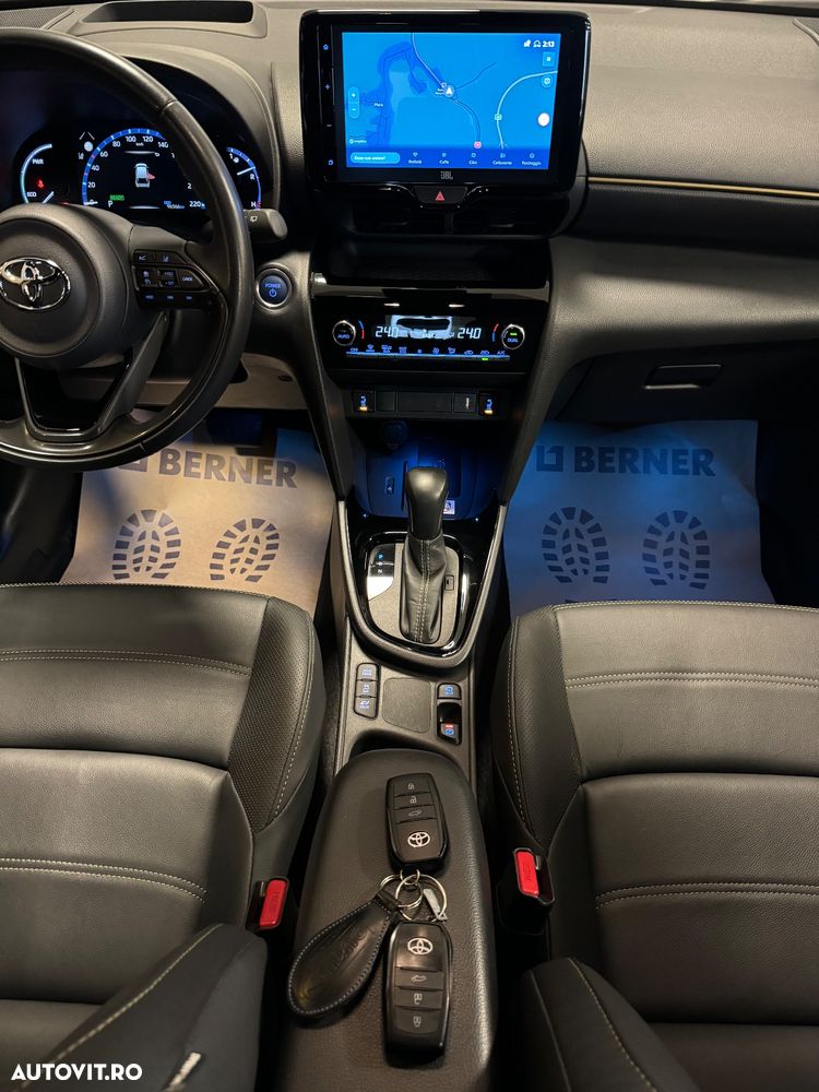 Toyota Yaris Cross Hybrid 130 1.5 VVT-i Black&White - 12