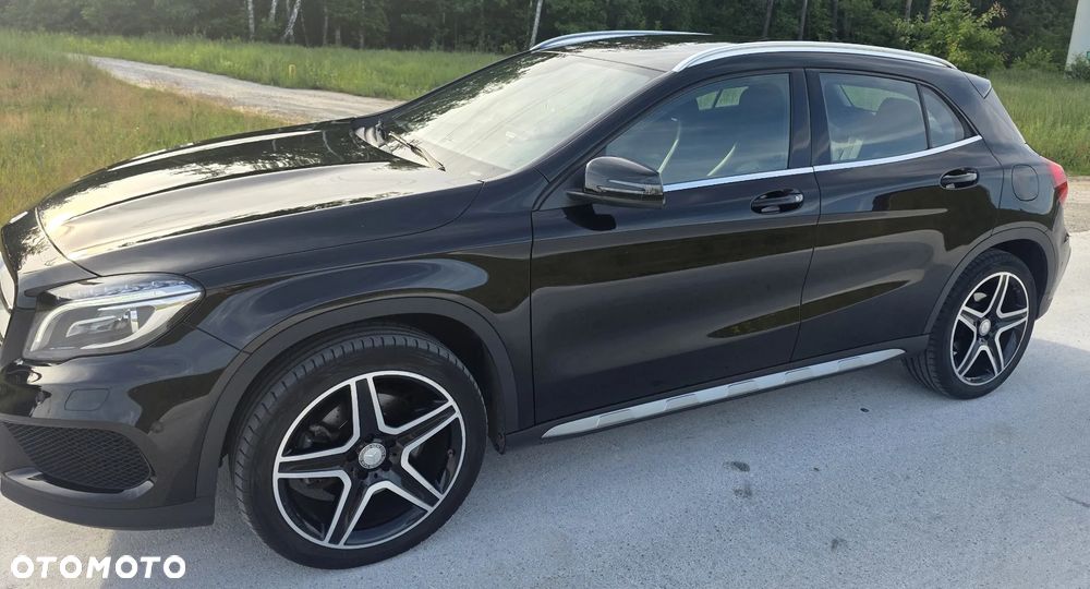 Mercedes-Benz GLA 250 4Matic 7G-DCT AMG Line - 2