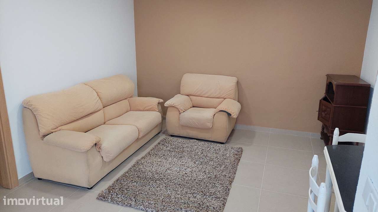 Aconchegante T2 com mobiliário em Almada - Grande imagem: 5/11