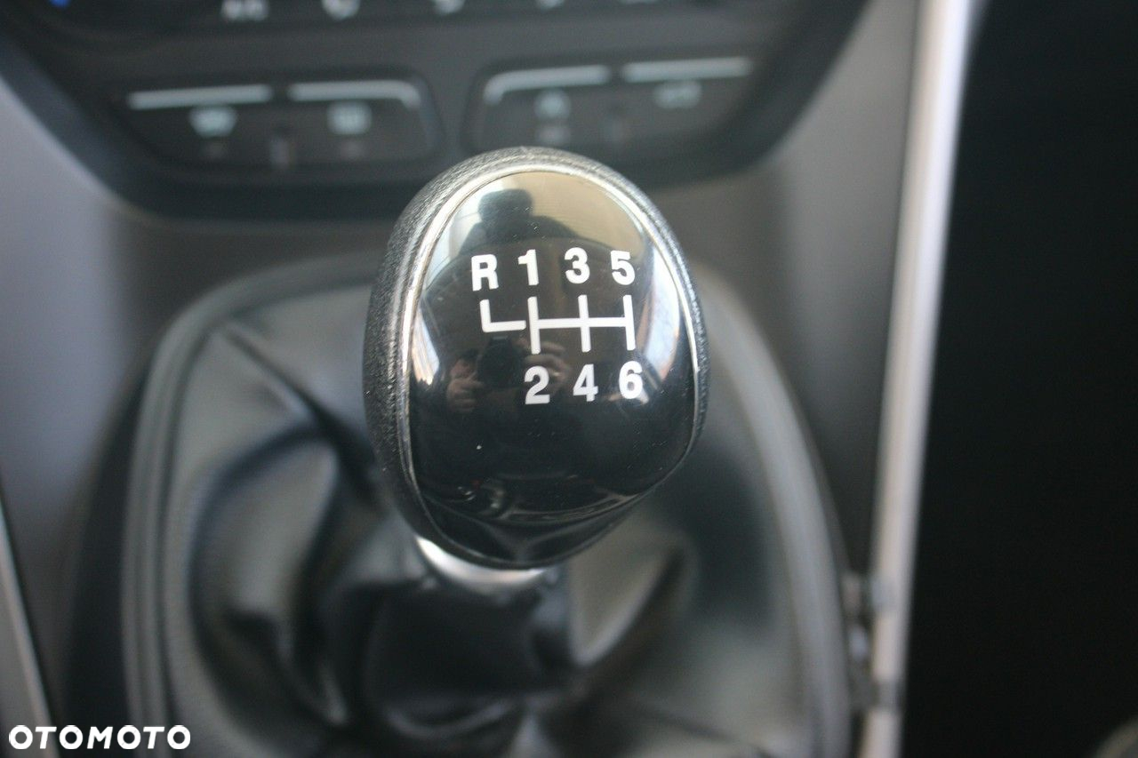 Ford Kuga 1.5 EcoBoost 2x4 Titanium - 25