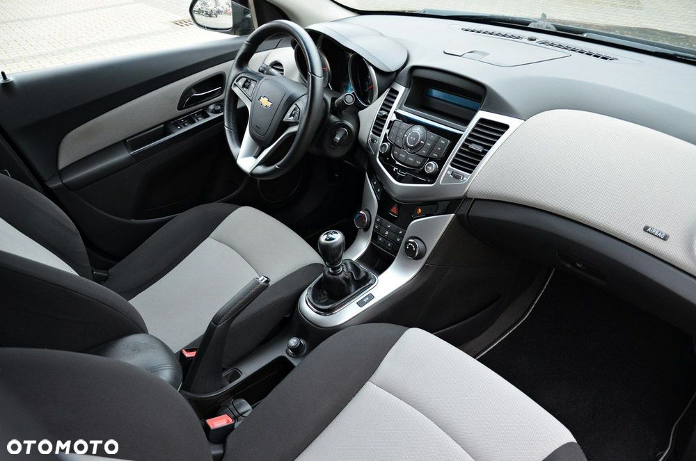 Chevrolet Cruze 1.6 LS - 37