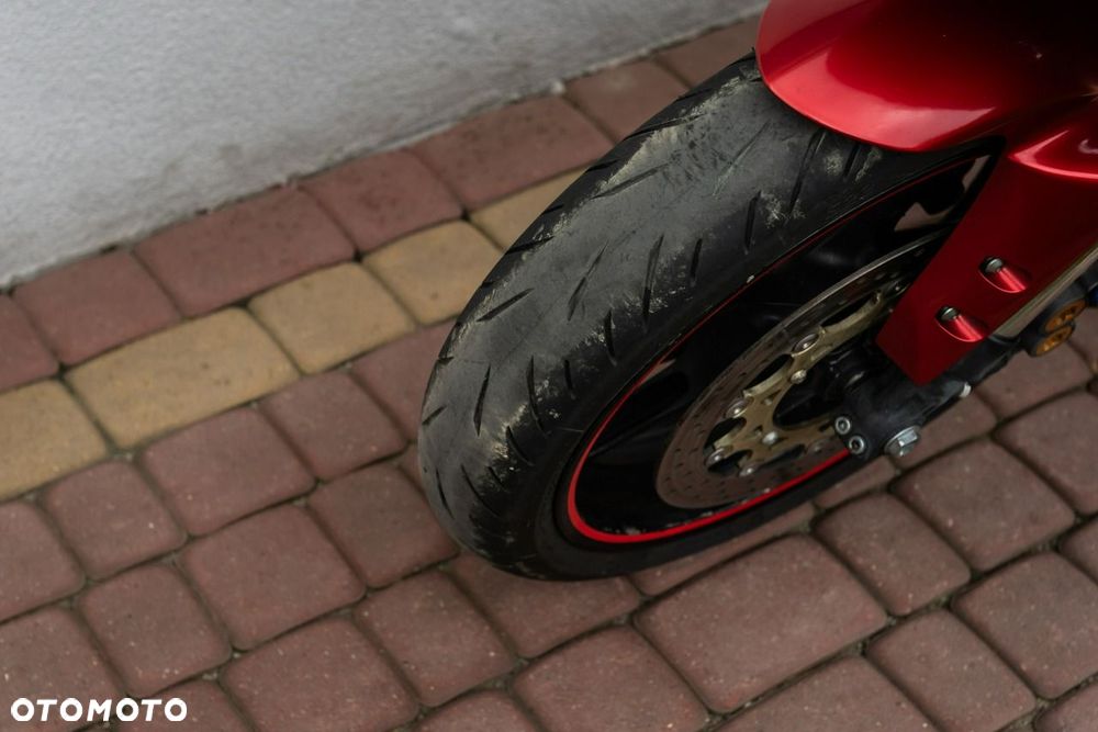 Yamaha R1 - 8
