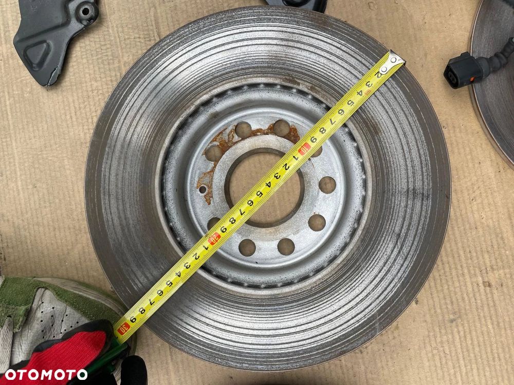 AUDI Q2 HAMULCE TARCZE ZACISKI KLOCKI KOMPLET 29 KM PRZEBIEGU - 6