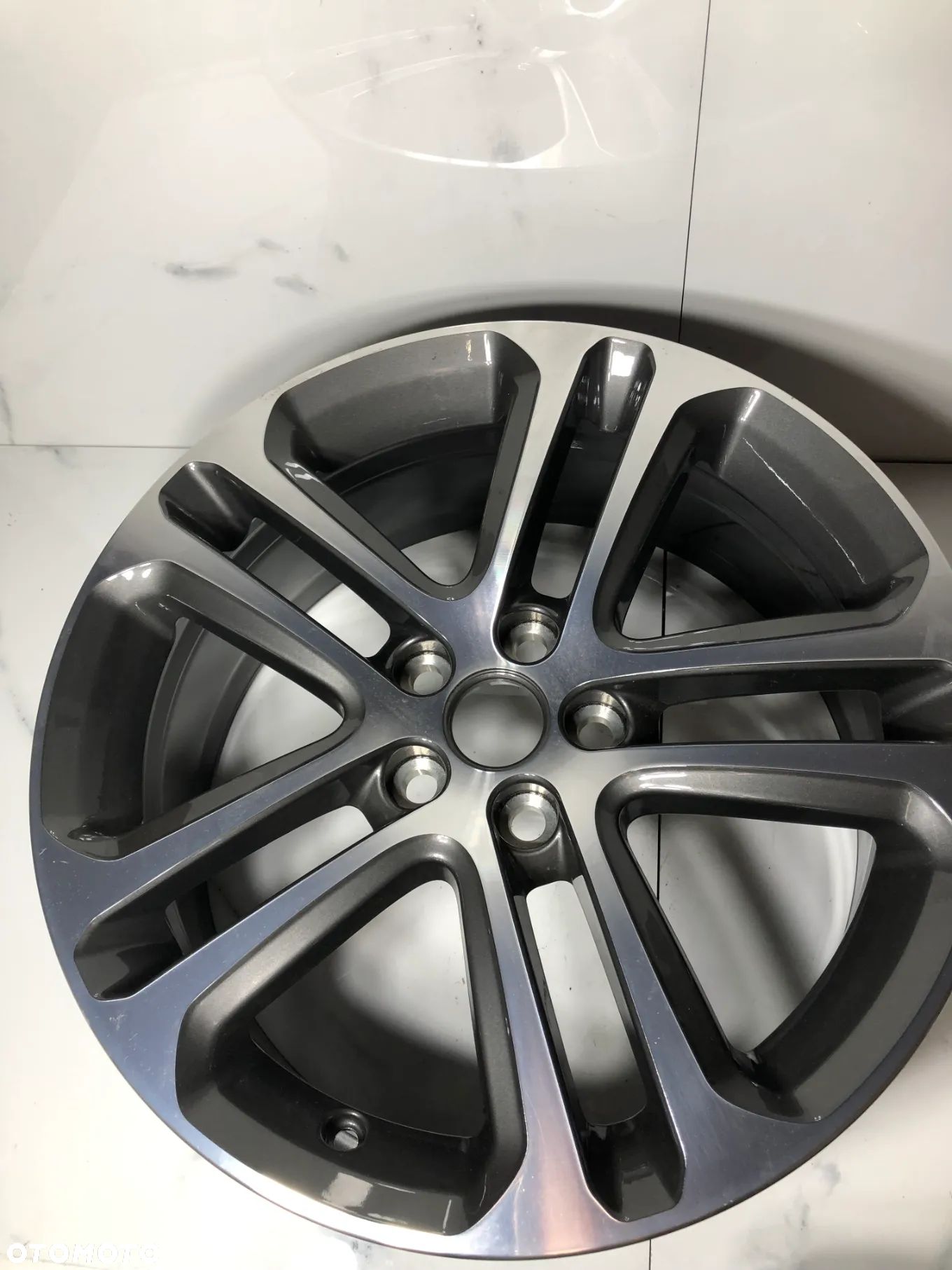 Felga Aluminiowa  Jaguar XE XF 7,5 j 18 cali et 46 GX7M-1007-DB  POTESTOWA MINIMALNY PRZEBIEG - 1