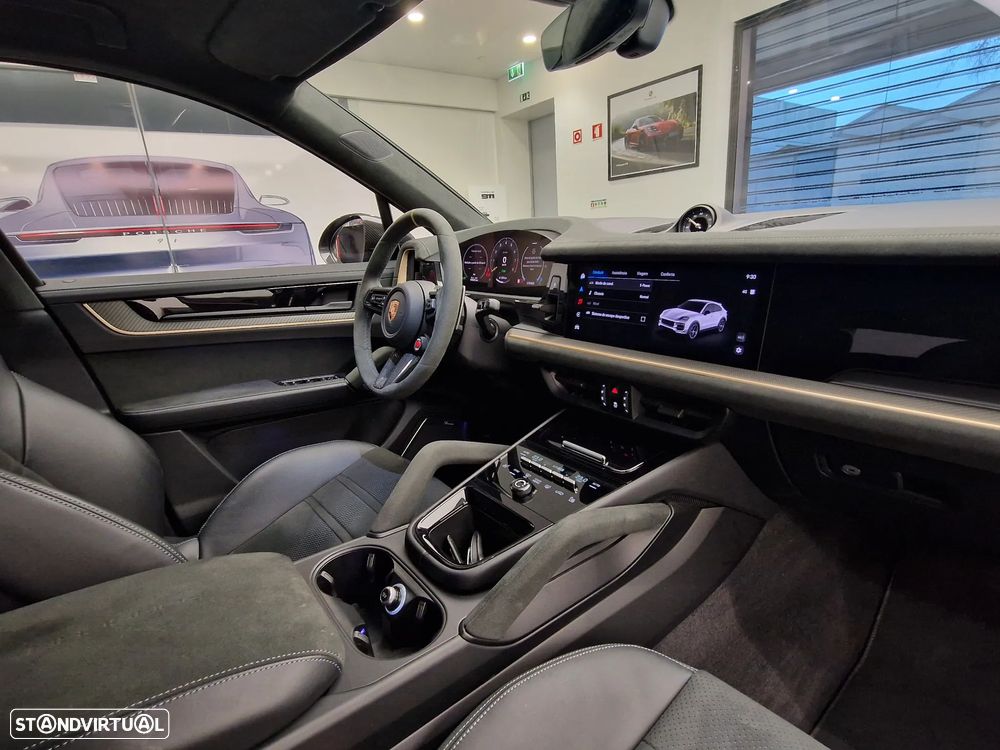 Porsche Cayenne Coupé Turbo E-Hybrid Pacote GT - 38
