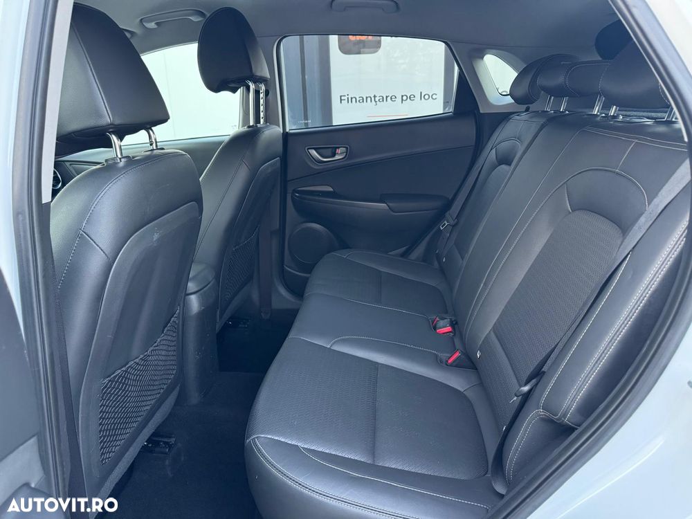 Hyundai KONA - 15