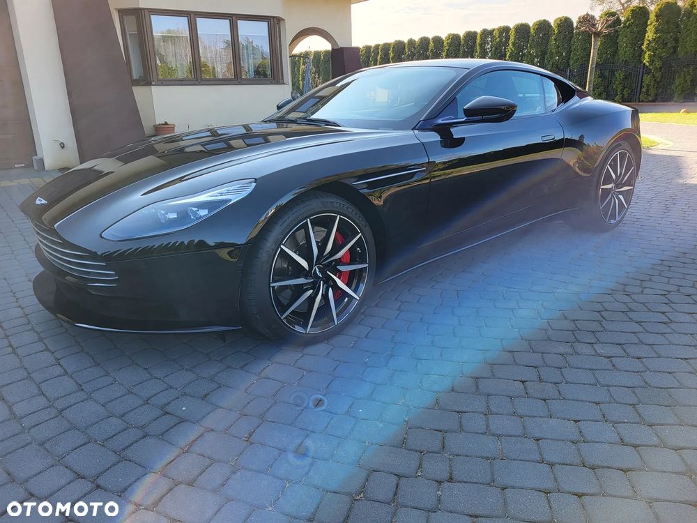 Aston Martin DB11 Launch Edition - 7