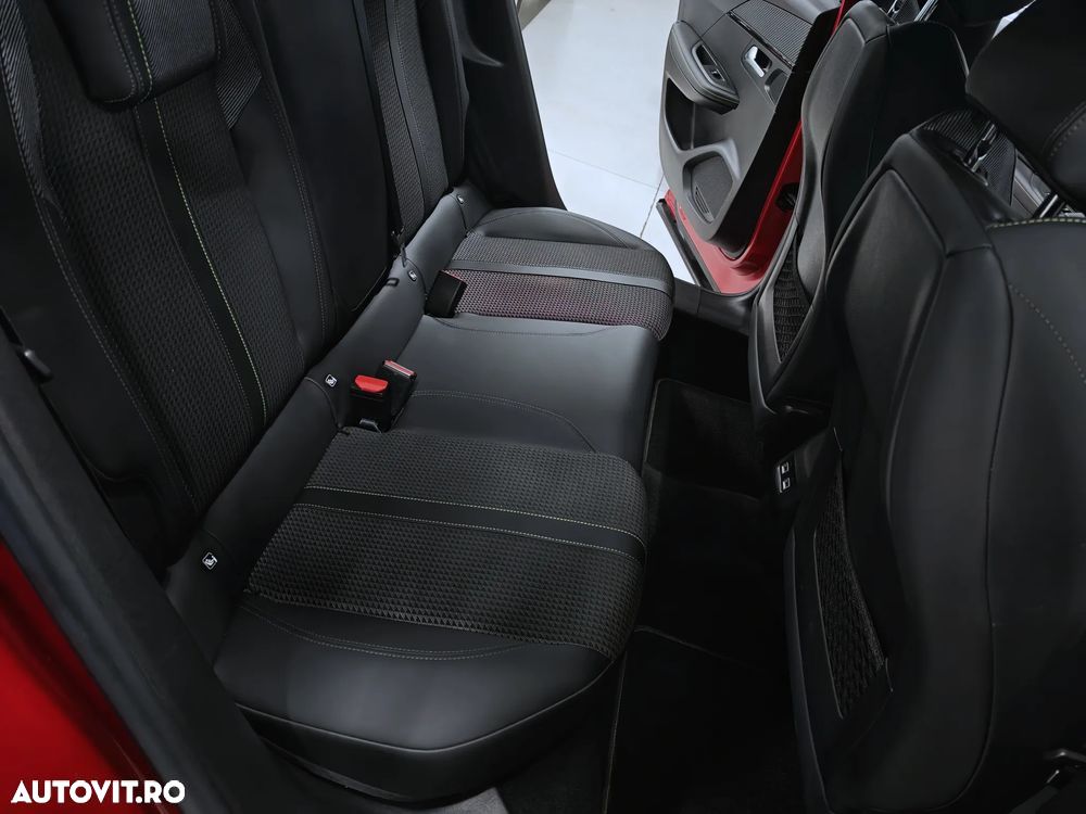 Peugeot 2008 PureTech 130 EAT8 GT - 22