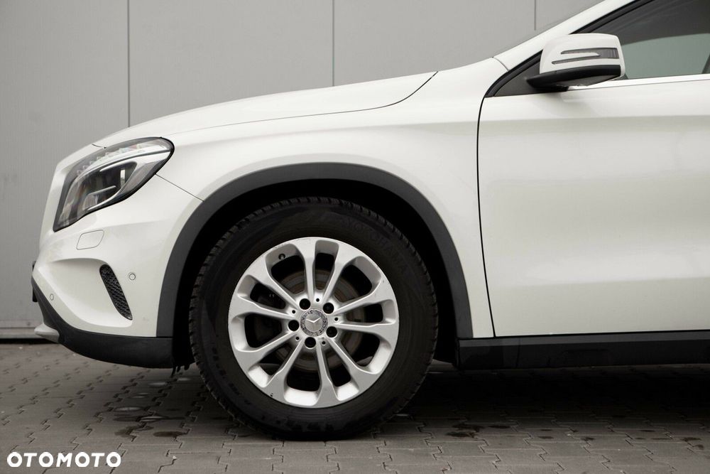 Mercedes-Benz GLA - 14