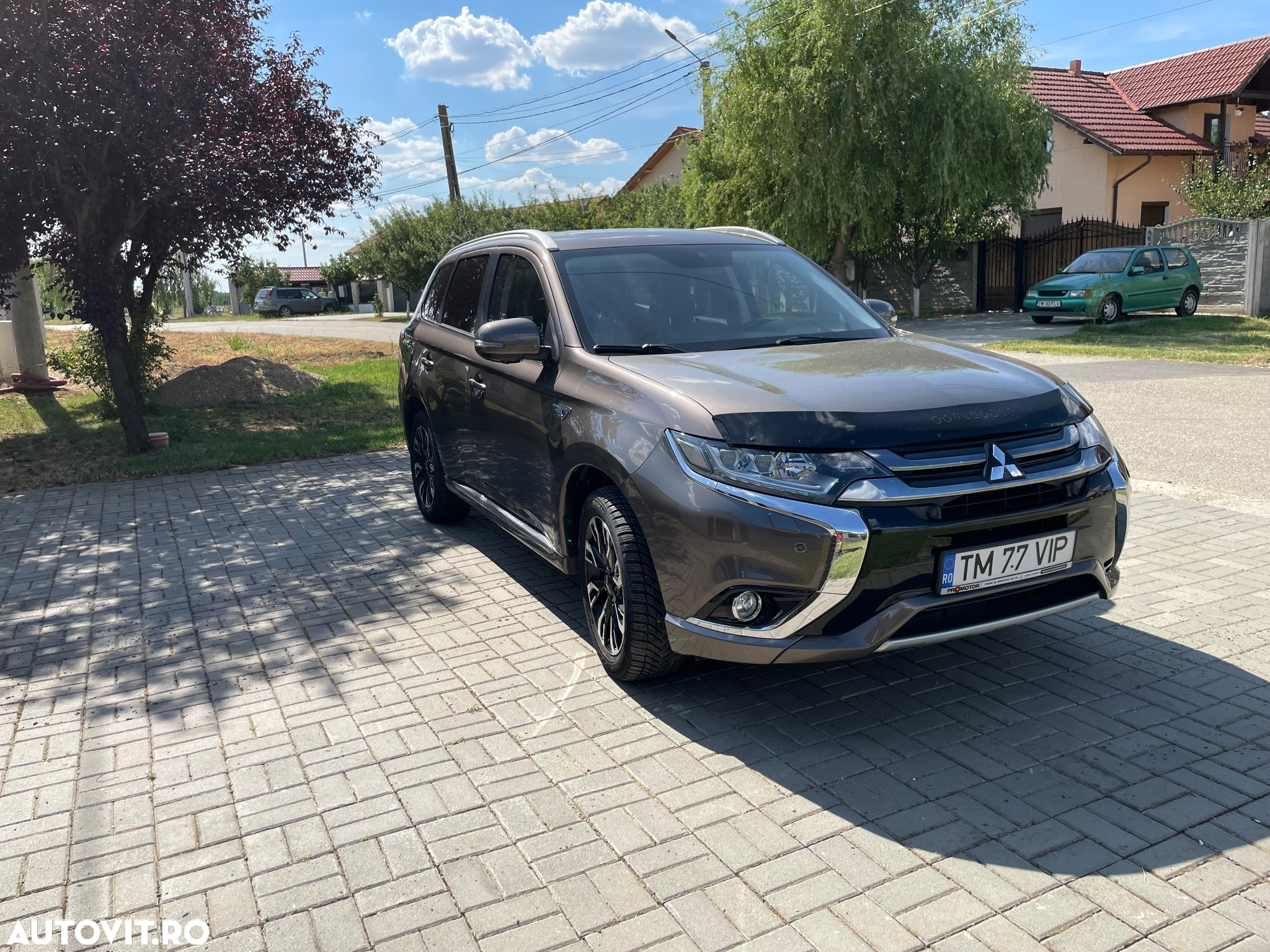 Mitsubishi Outlander - 12