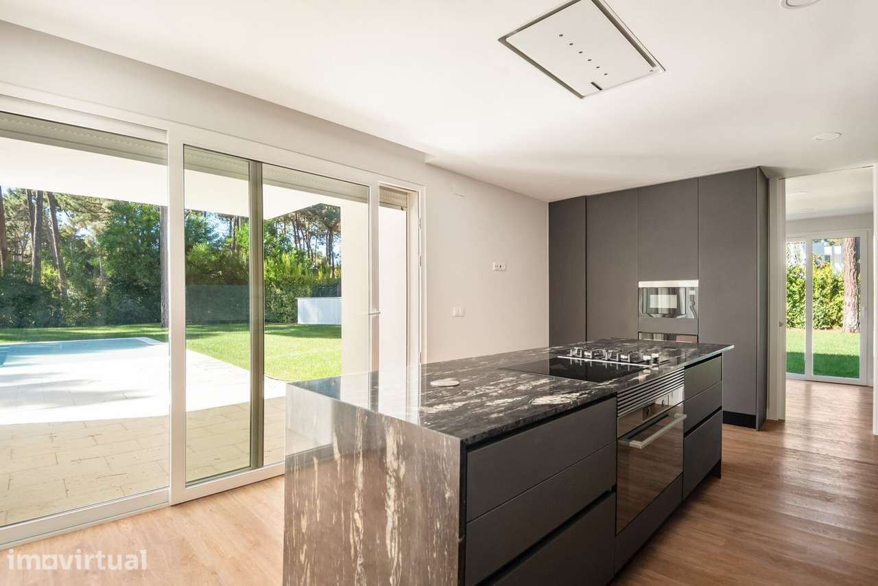 Moradia Isolada T5 com piscina, Aroeira, Almada - Grande imagem: 3/60