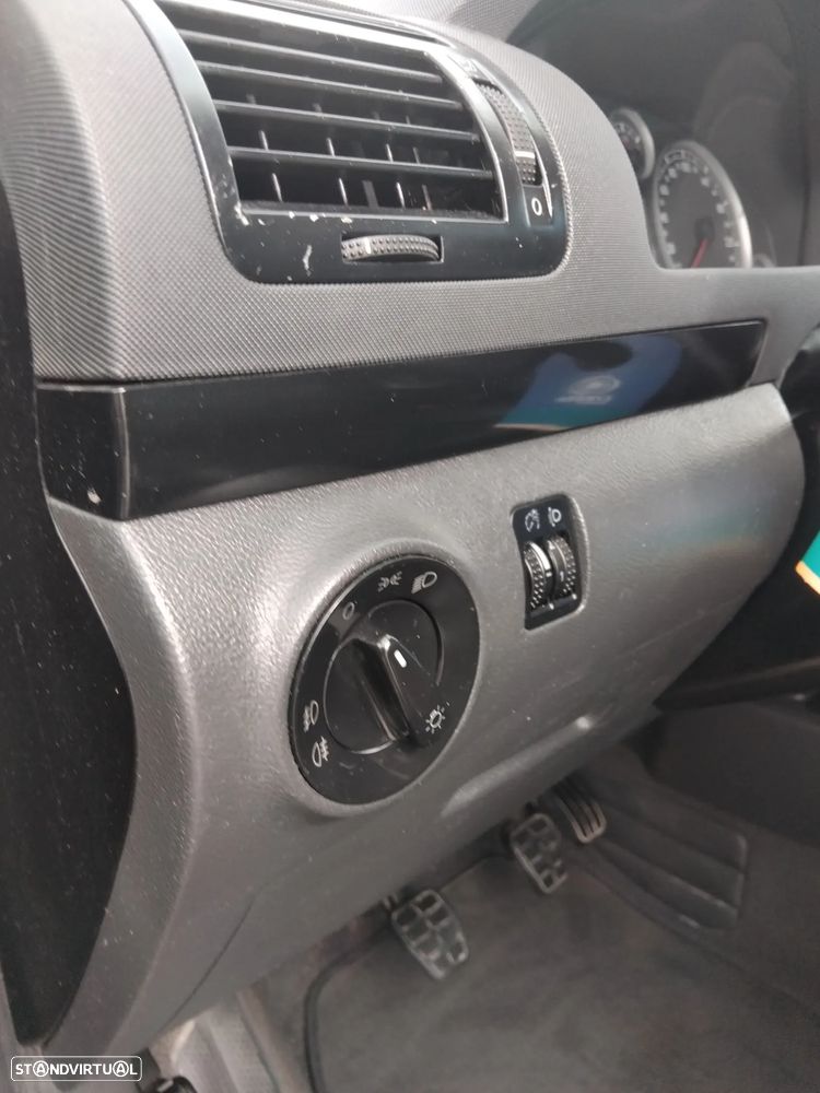 VW Sharan 2.0 TDI Confortline - 16