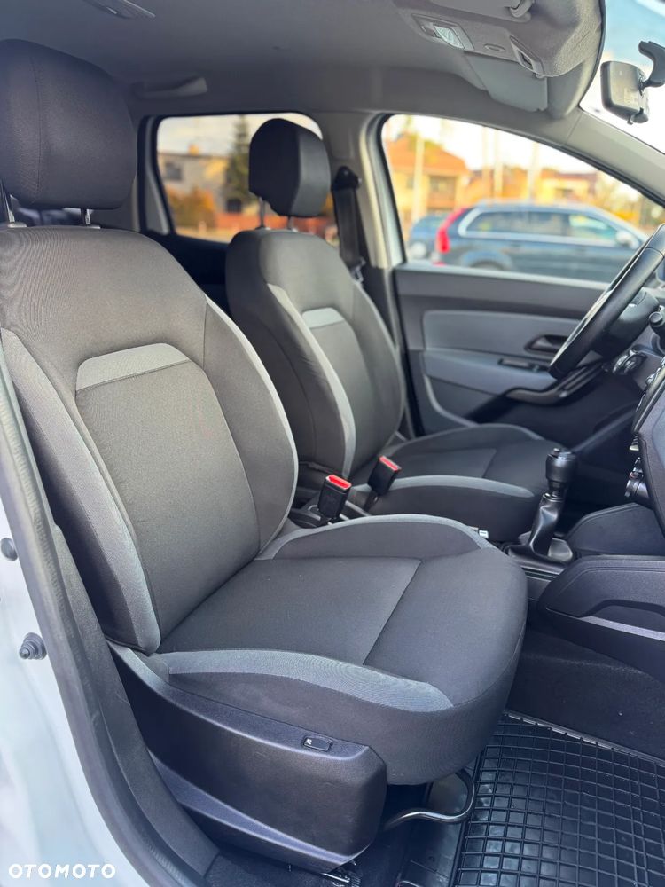 Dacia Duster 1.6 SCe Laureate S&S - 29