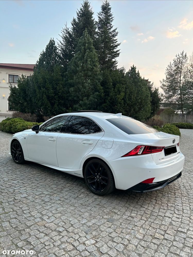 Lexus IS 300h F Sport EU6 - 5