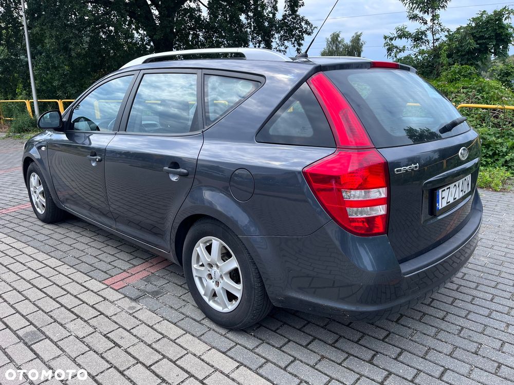 Kia Ceed 1.6 L - 12