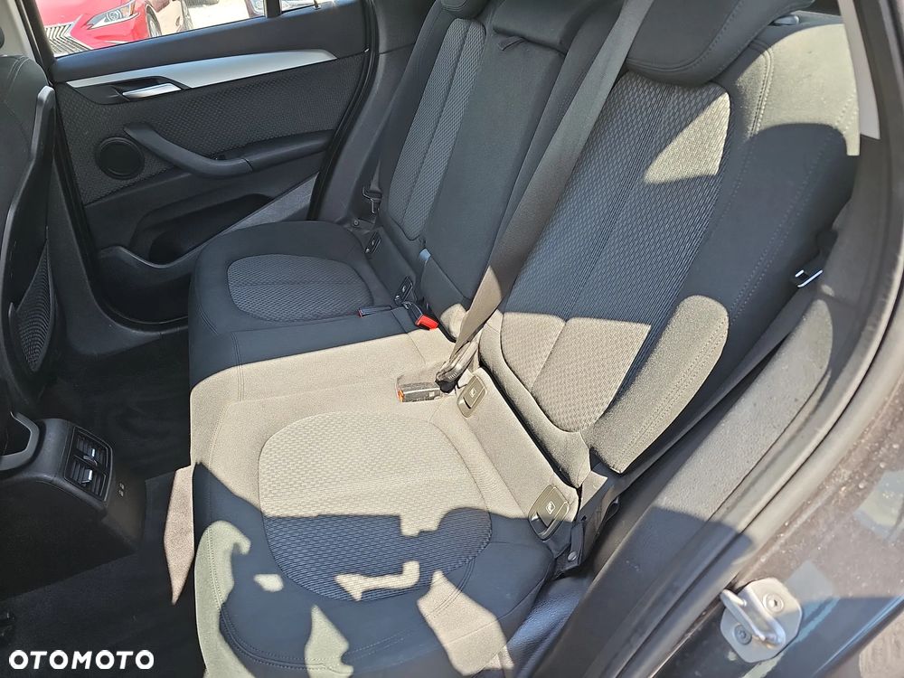 BMW X1 xDrive25e Advantage - 12