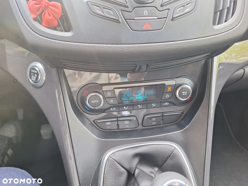 Ford Kuga 2.0 TDCi 2x4 Titanium - 24