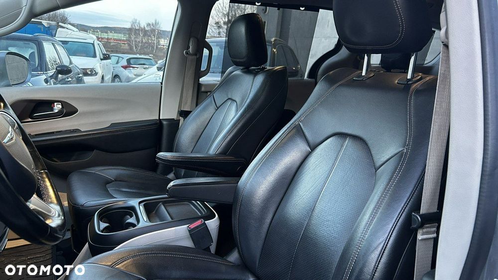 Chrysler Pacifica - 9