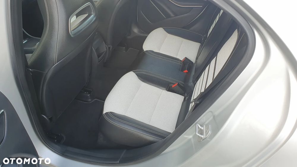 Mercedes-Benz Klasa A 180 7G-DCT Urban - 9