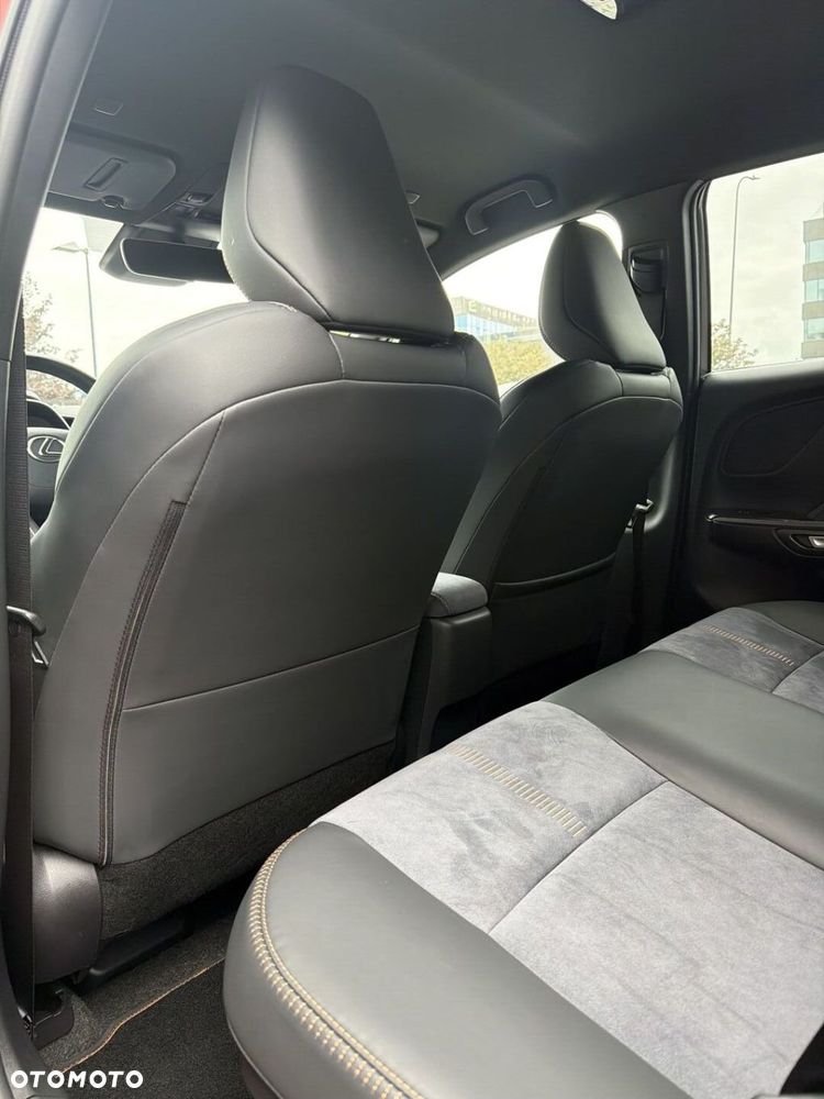 Lexus LBX 1.5 Hybrid Cool AWD - 21