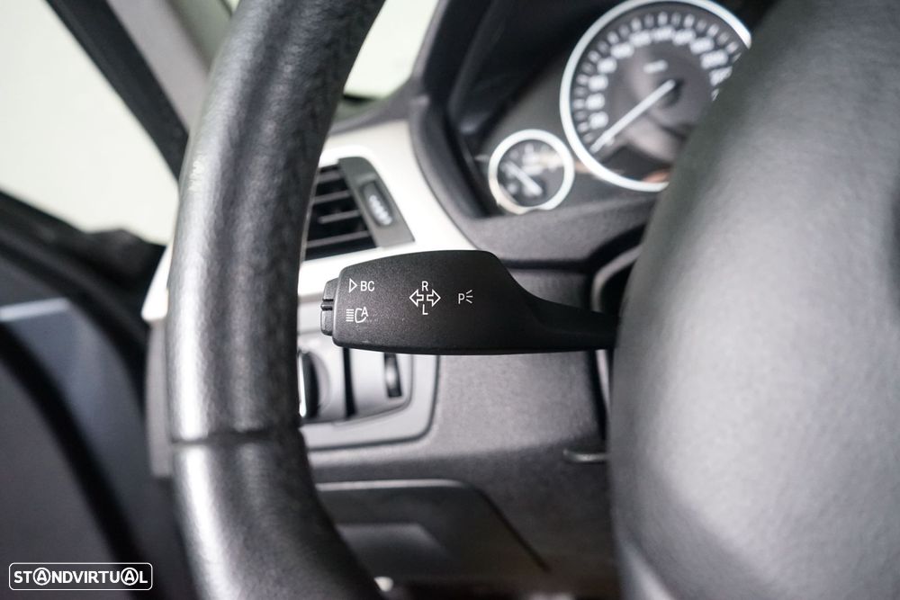 BMW 320 d Touring Auto Exclusive - 23