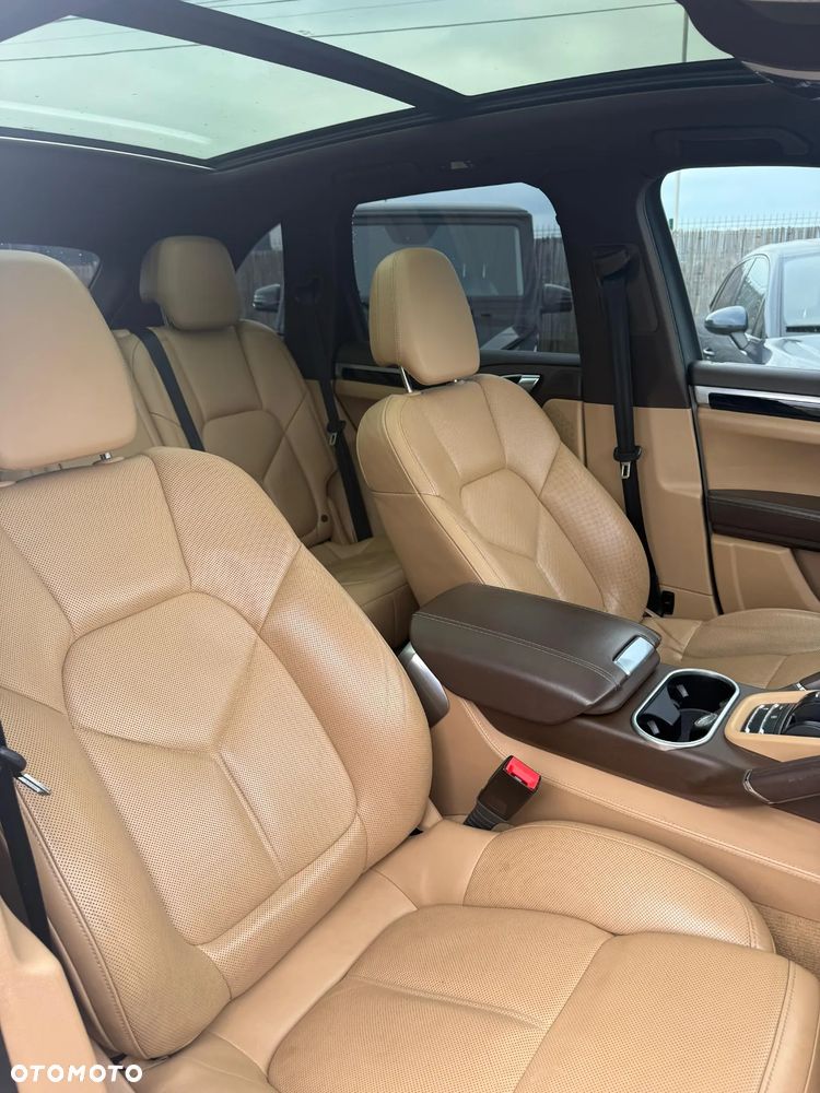 Porsche Cayenne GTS - 26