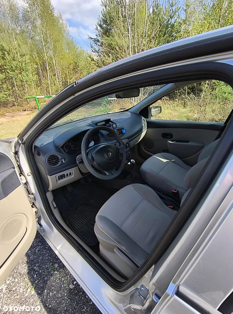 Renault Clio 1.4 16V Authentique - 3