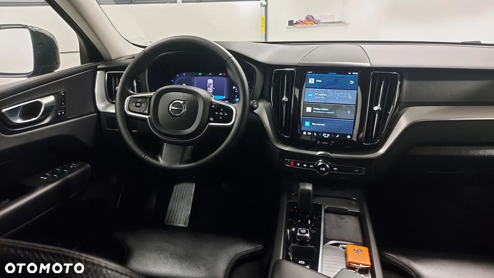 Volvo XC 60 B4 D Plus Dark - 17