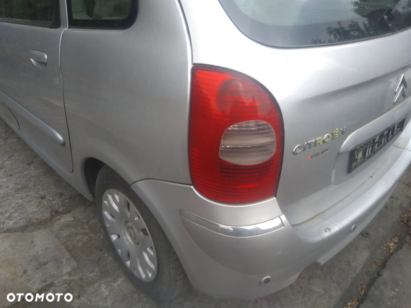 Citroen Xsara Picasso tylna lampa lewa