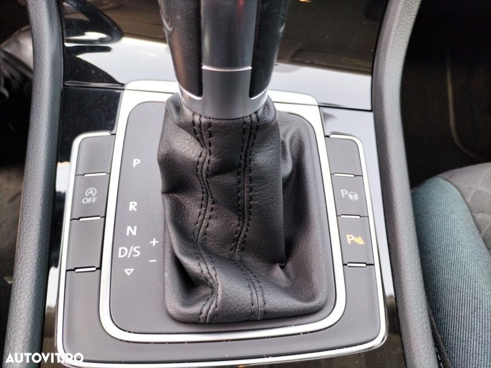 Volkswagen Golf - 22