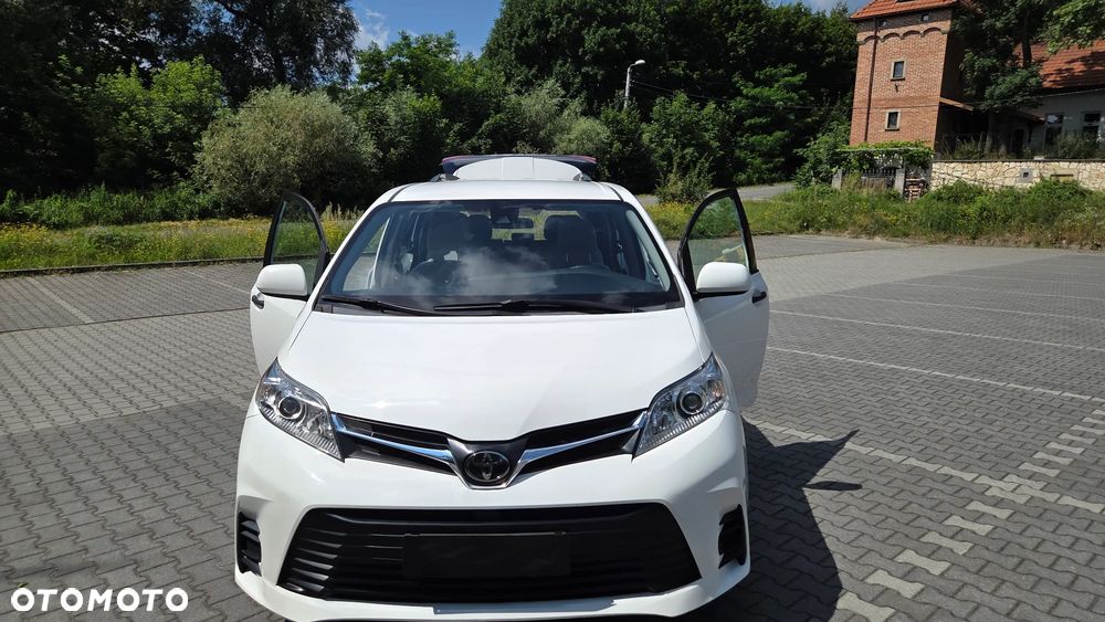 Toyota Sienna - 24