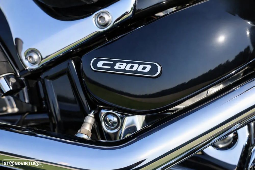 Suzuki Intruder C800 - 18