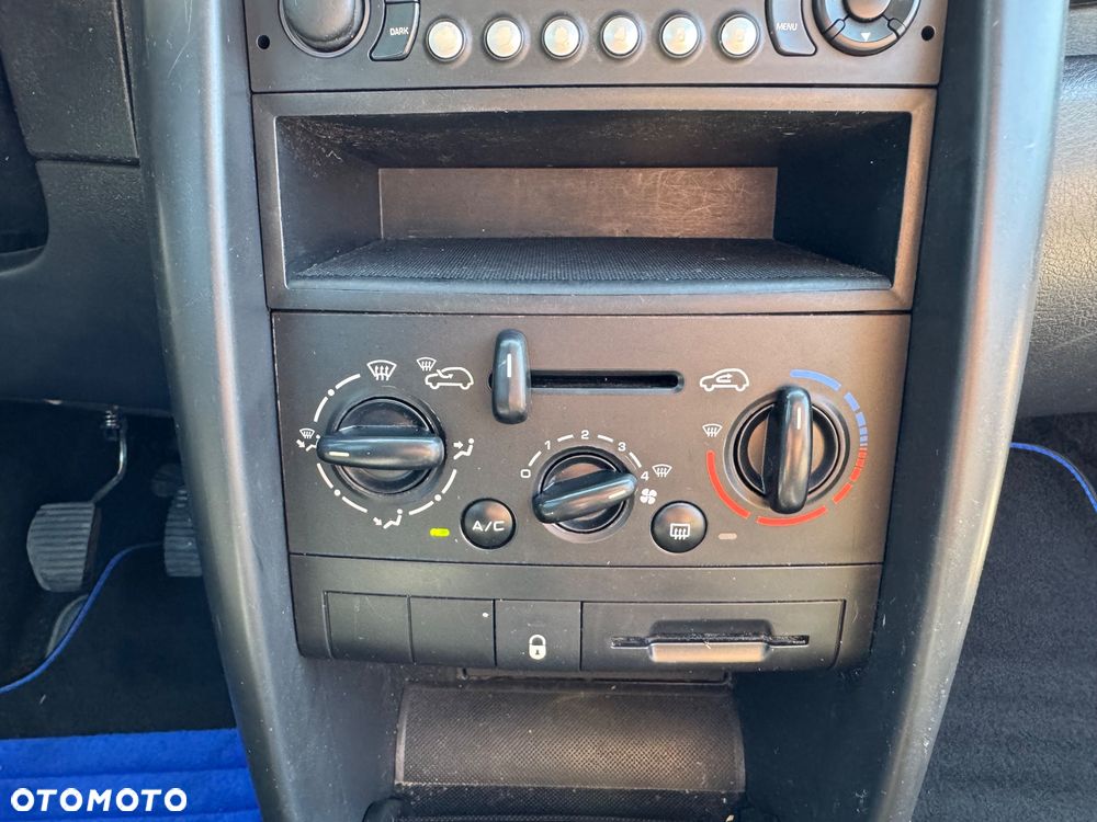 Peugeot 207 1.4 16V Trendy - 28