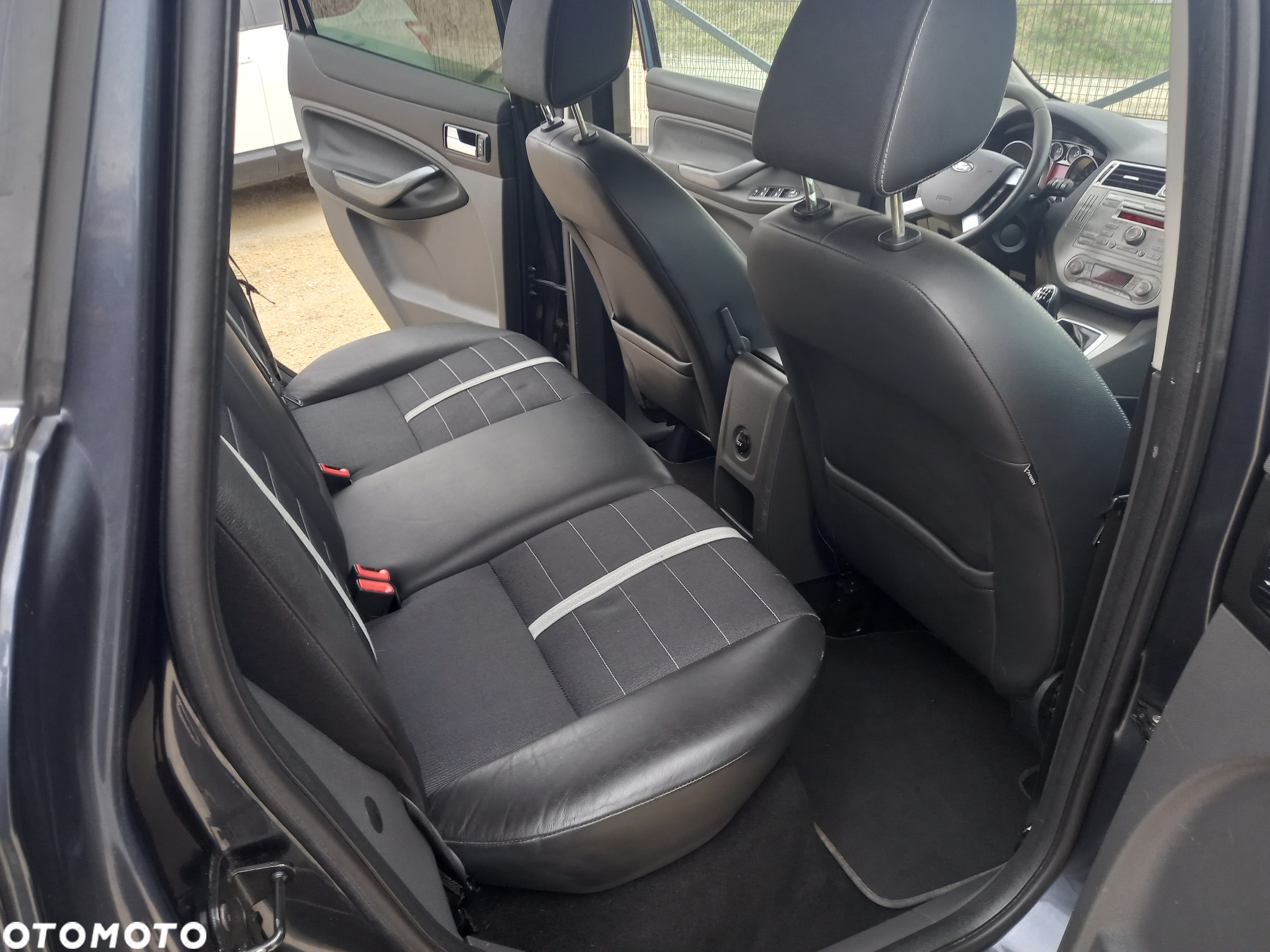 Ford Kuga 2.0 TDCi 4x4 Titanium - 12