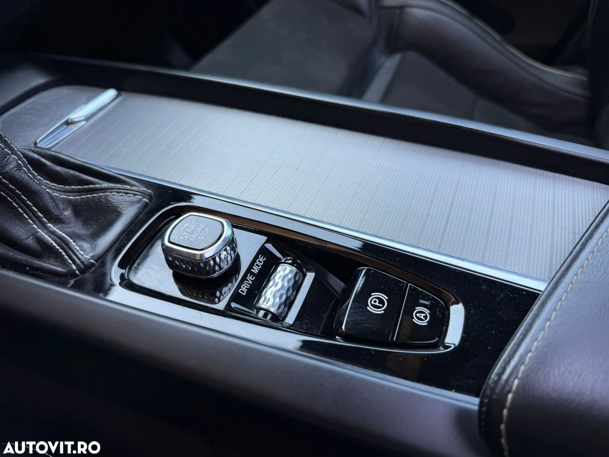 Volvo XC 60 D4 AWD Geartronic RDesign - 12