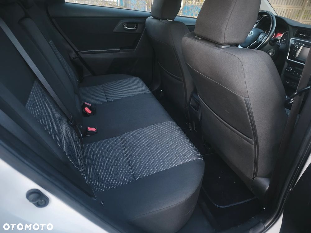 Toyota Avensis - 13