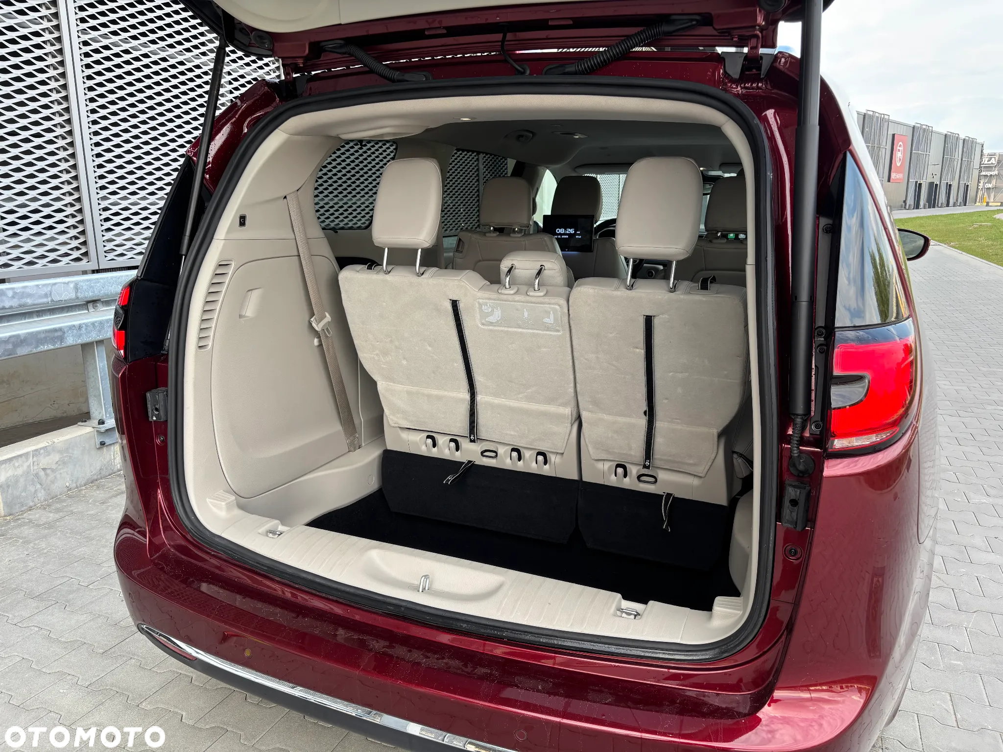 Chrysler Pacifica - 16