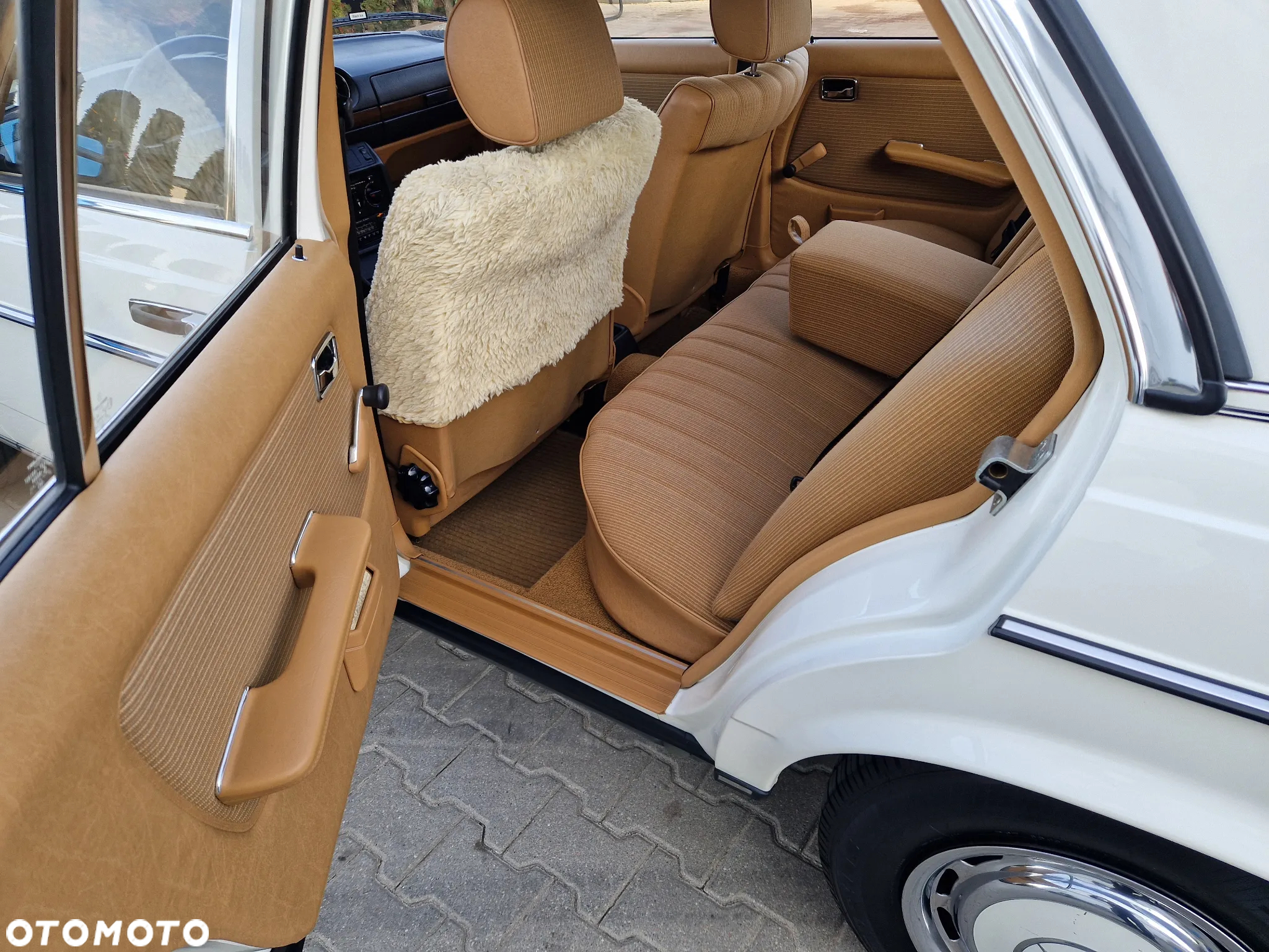 Mercedes-Benz W123 - 23