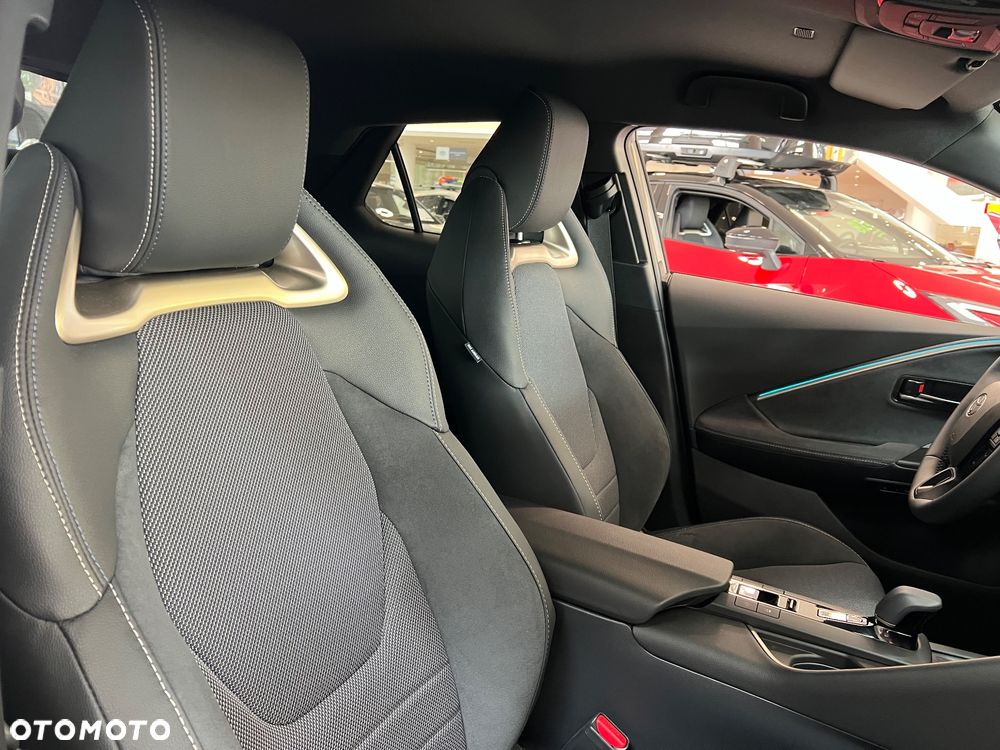 Toyota C-HR - 11