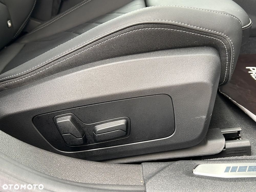 BMW Seria 2 220d mHEV - 23