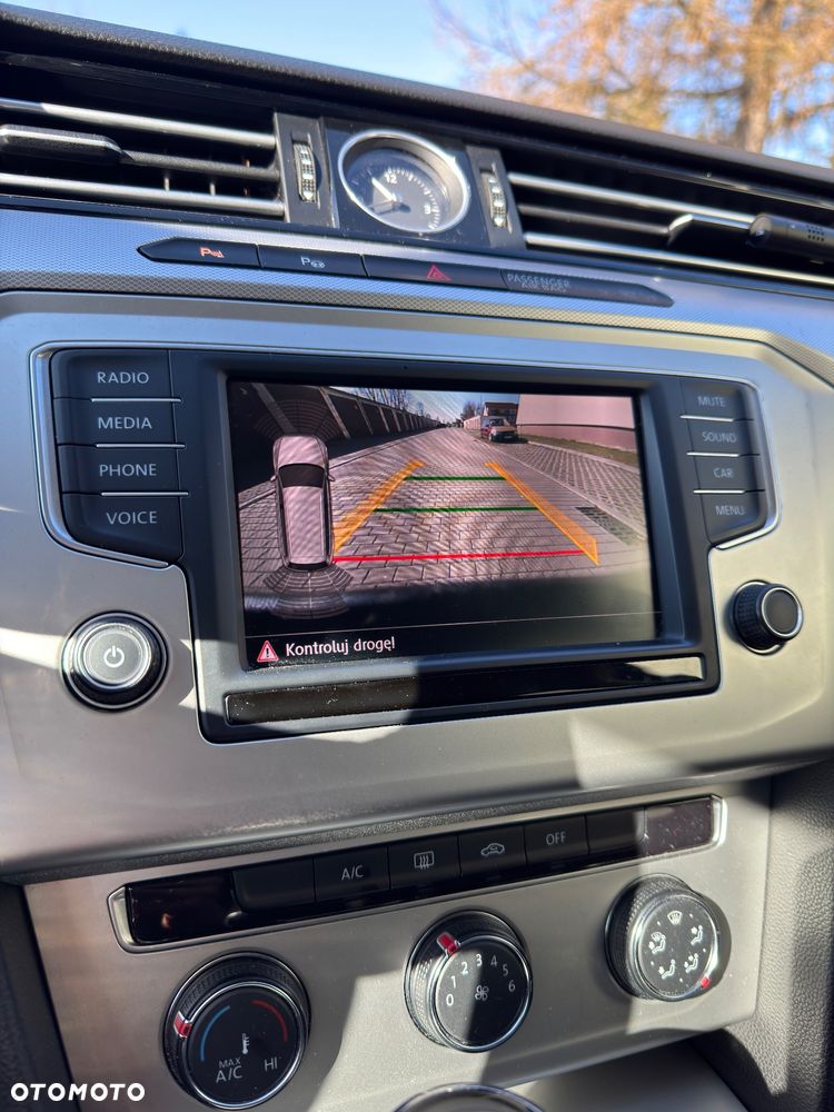 Volkswagen Passat 2.0 TDI (BlueMotion Technology) Comfortline - 14