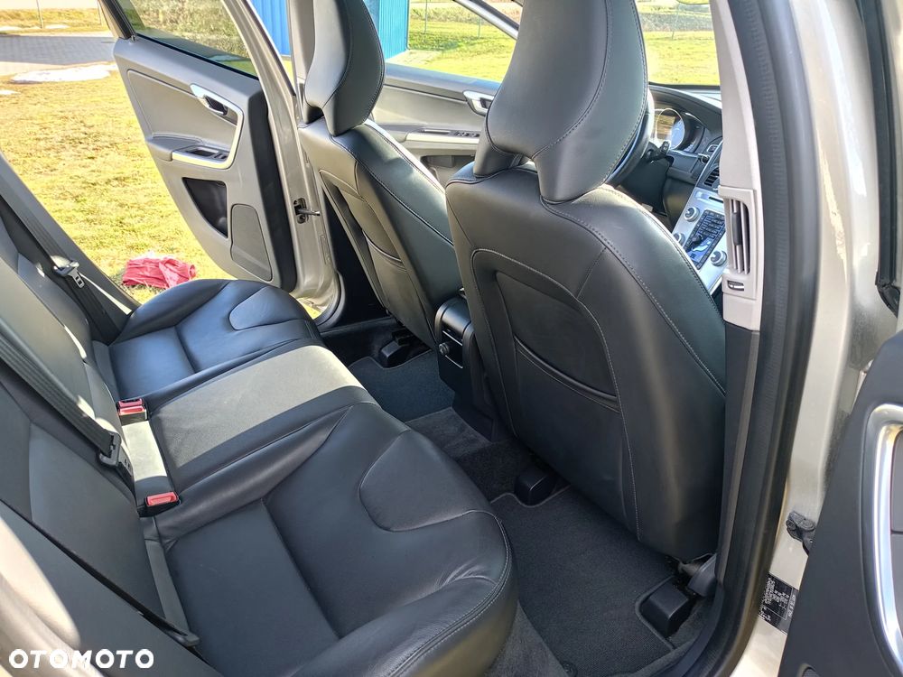 Volvo XC 60 D3 Drive-E Momentum - 10