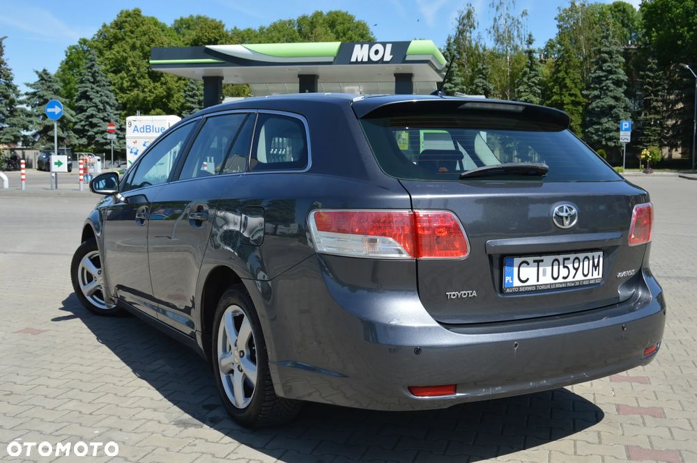 Toyota Avensis 2.0 D-4D Sol - 2