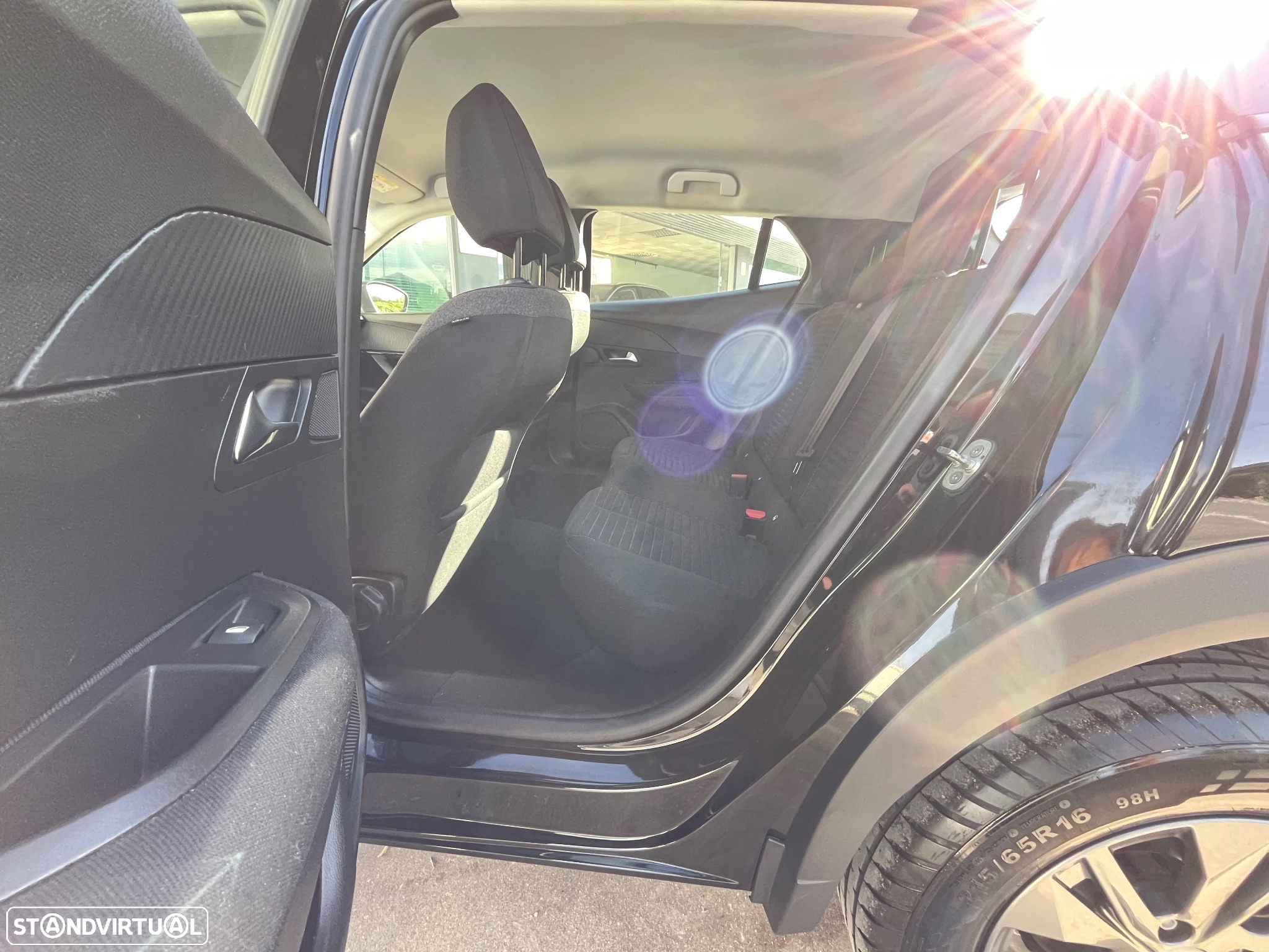 Peugeot 2008 1.2 PureTech Active Pack - 12