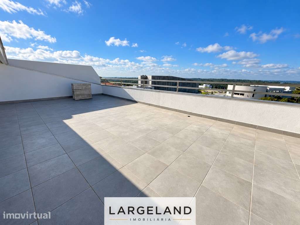 Apartamento T2 - Recuado com Terraço de 40 m² - Centro de Oliveira ... - Grande imagem: 4/10
