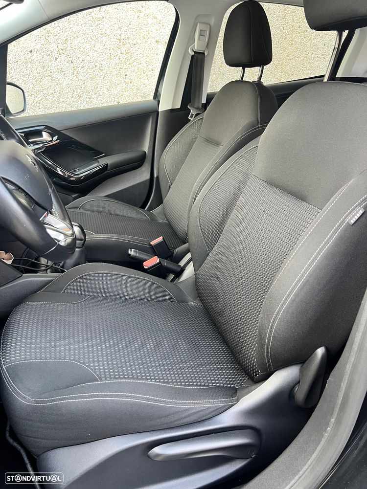 Peugeot 208 1.2 PureTech Allure - 6