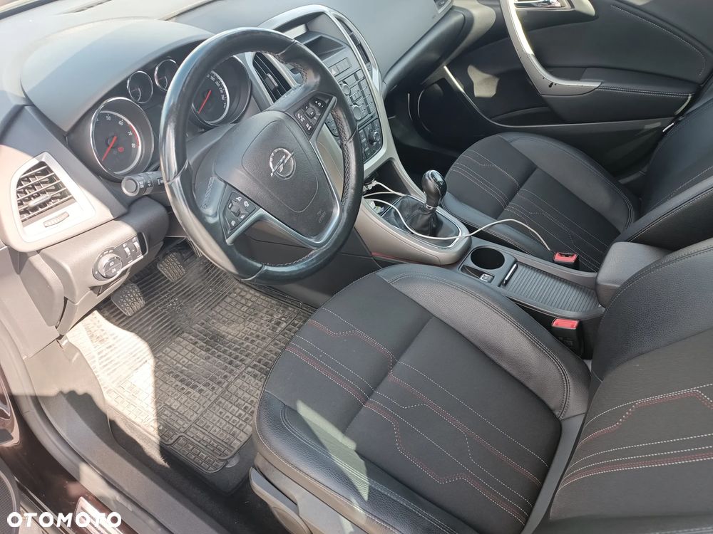 Opel Astra 1.4 Turbo 150 Jahre - 13
