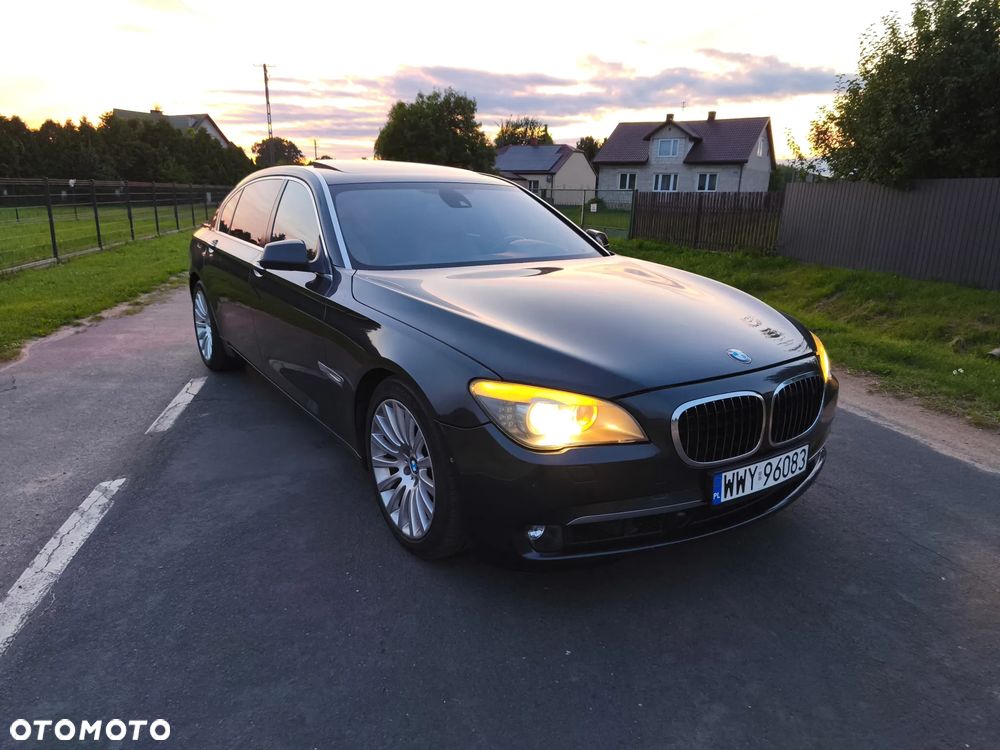 BMW Seria 7 750Li - 1